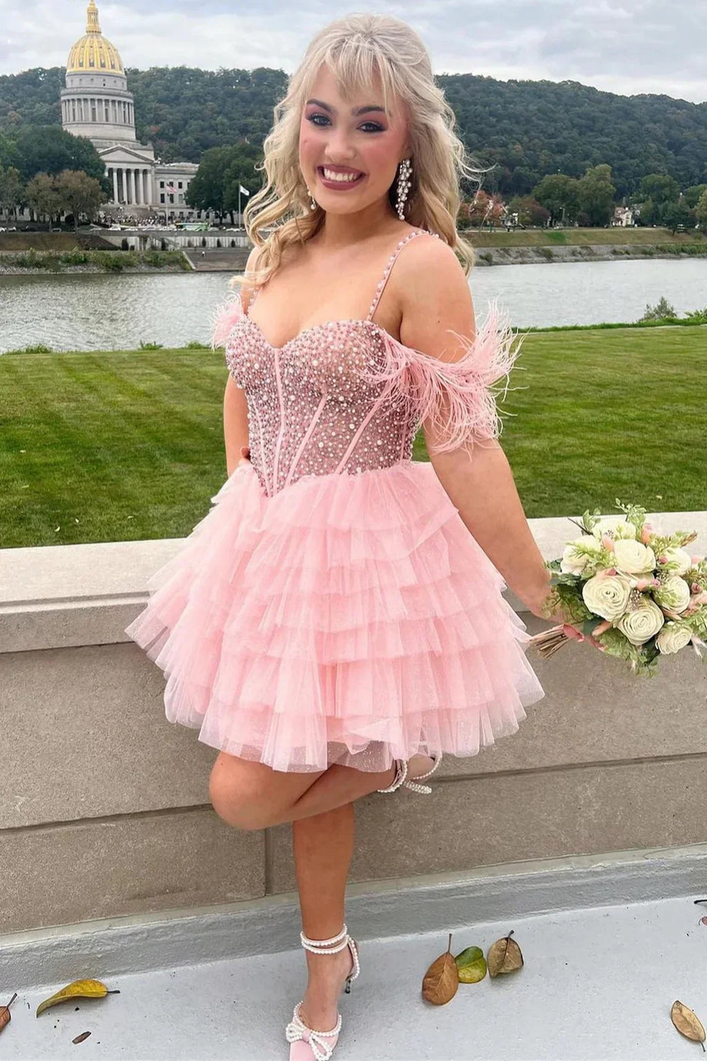 A-Linien-Schulterfreies Homecoming-Kleid mit Perlenstickerei