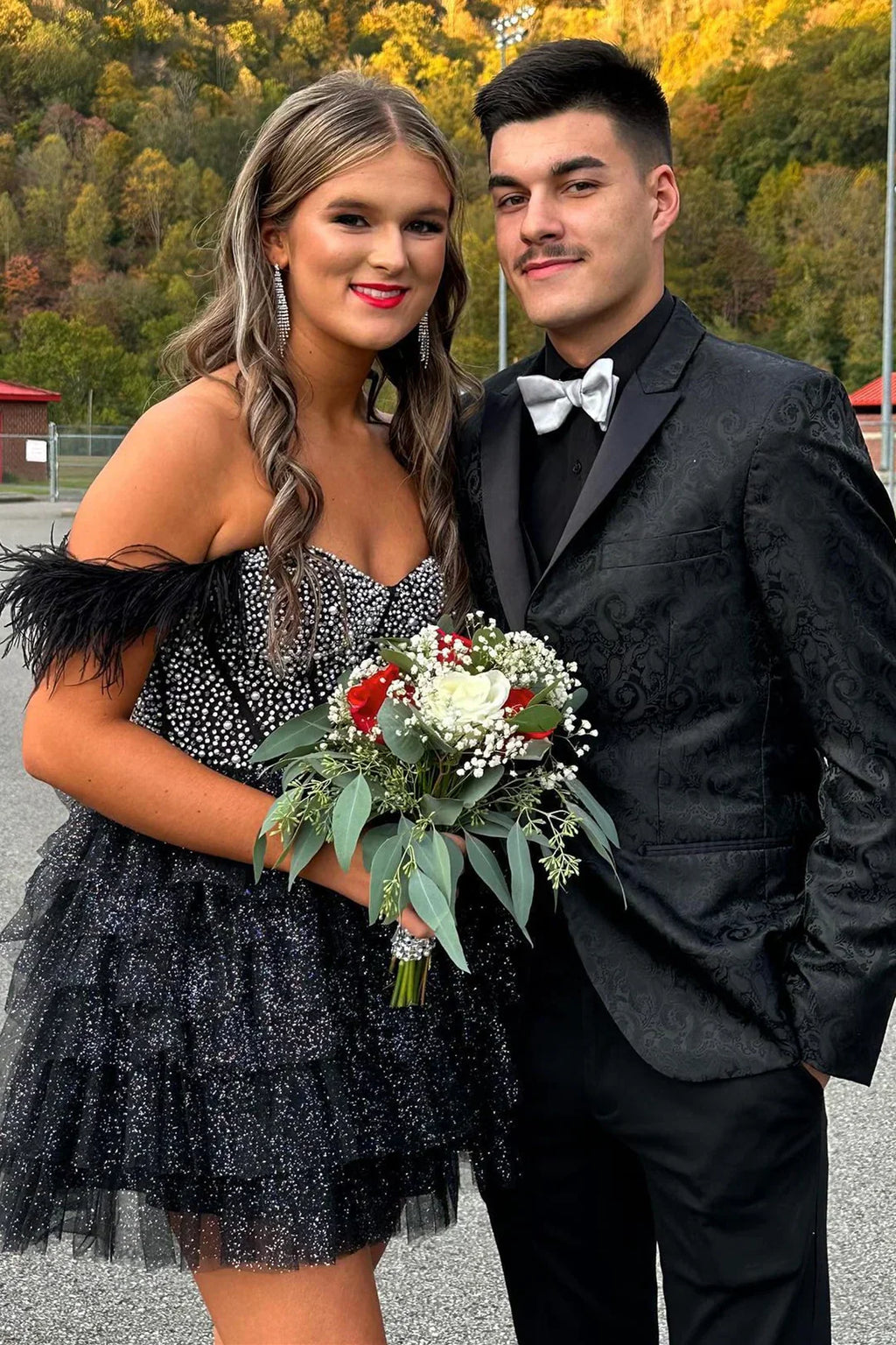 A-Linien-Schulterfreies Homecoming-Kleid mit Perlenstickerei