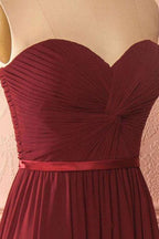 Langes, burgunderrotes Chiffon-Abendkleid mit Herzausschnitt und Brautjungfernkleid