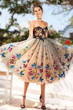 Vestidos de fiesta cortos con cuello corazón, corte A y mariposas para el regreso a casa