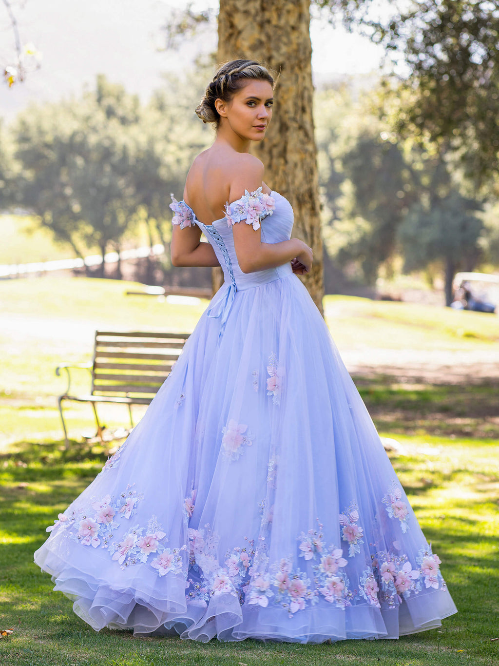 A-Linien-Abendkleid mit schulterfreiem Ausschnitt, Applikationen aus Tüll, bodenlang