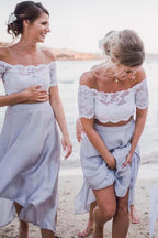 Vestido de dama de honor de dos piezas de gasa gris con hombros descubiertos y encaje