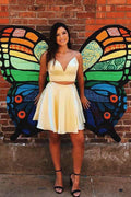 Vestido de fiesta corto de dos piezas con espalda descubierta y lazo