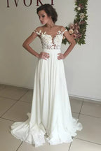 Vestido de Novia Marfil con Escote de Pico, Mangas Cortas y Cola de Barrido con Aplicaciones
