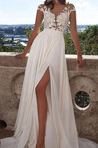Vestido de Novia Marfil con Escote de Pico, Mangas Cortas y Cola de Barrido con Aplicaciones