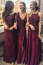 Vestido de dama de honor de gasa color uva con escote en V y abertura hasta el suelo