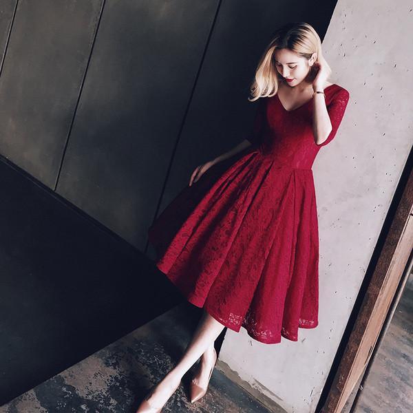Vestido de encaje de cuello en V y manga corta para fiesta de graduación o de bienvenida