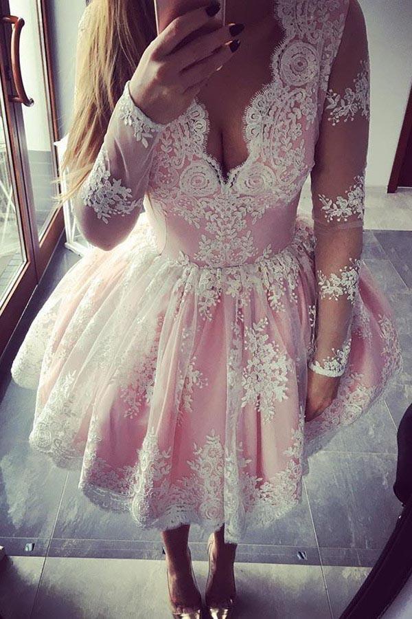 Vestido de fiesta de tul corto con cuello en V, mangas largas y apliques