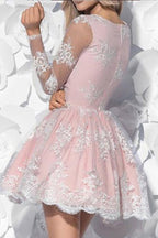 Vestido de fiesta de tul corto con cuello en V, mangas largas y apliques