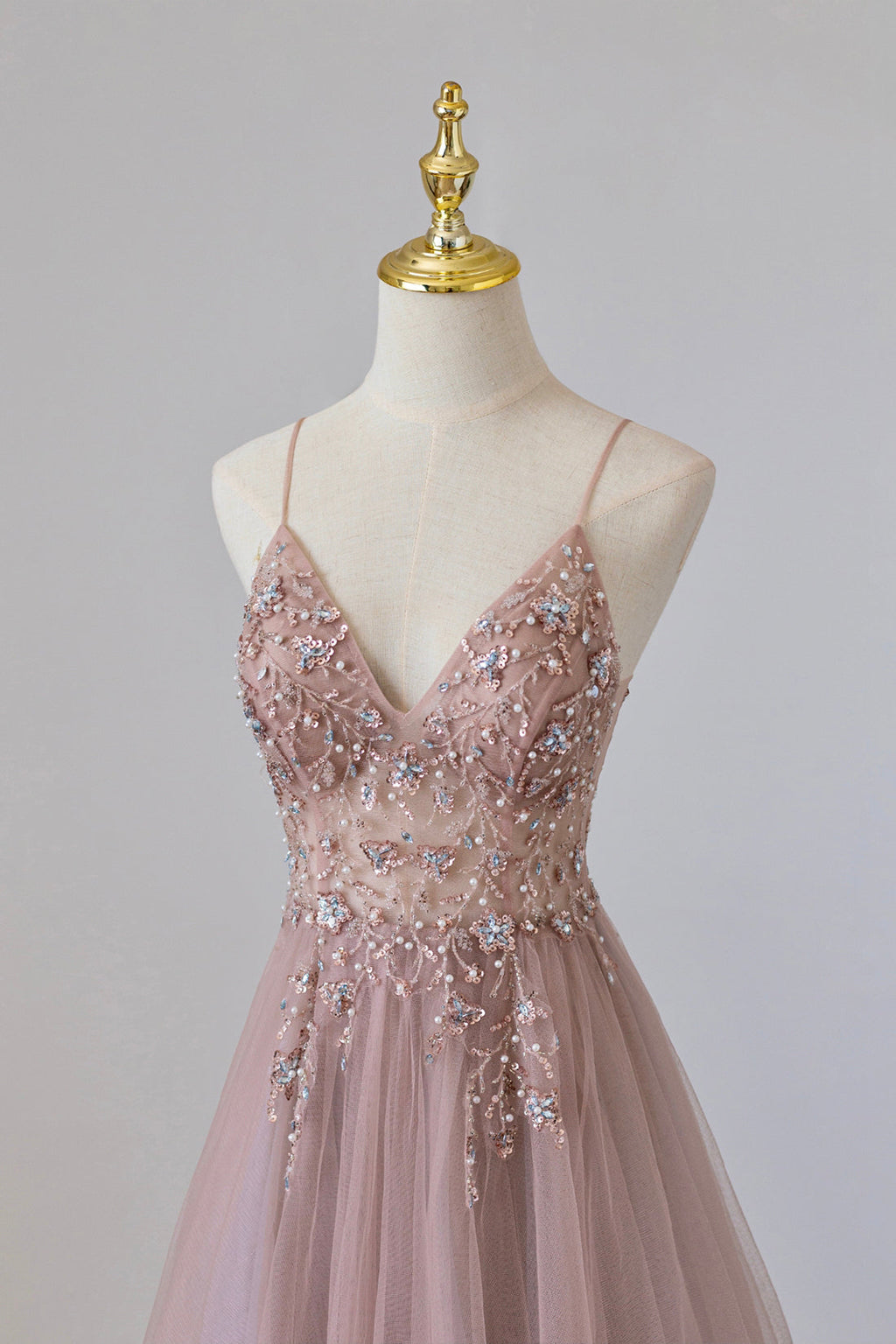 Langes, rosafarbenes A-Linien-Abendkleid aus Tüll, rosafarbenes Spaghettiträgerkleid mit Perlenbesatz