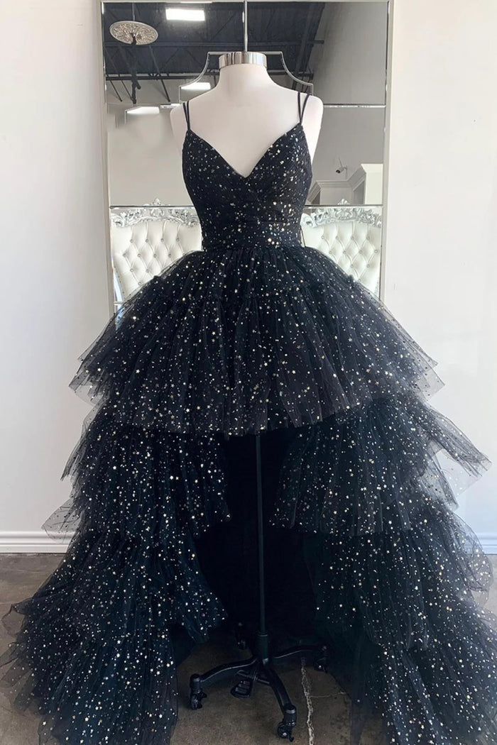 A-Linien-Abendkleid mit Spaghettiträgern, gestuftem Tüllrock und asymmetrischem Saum