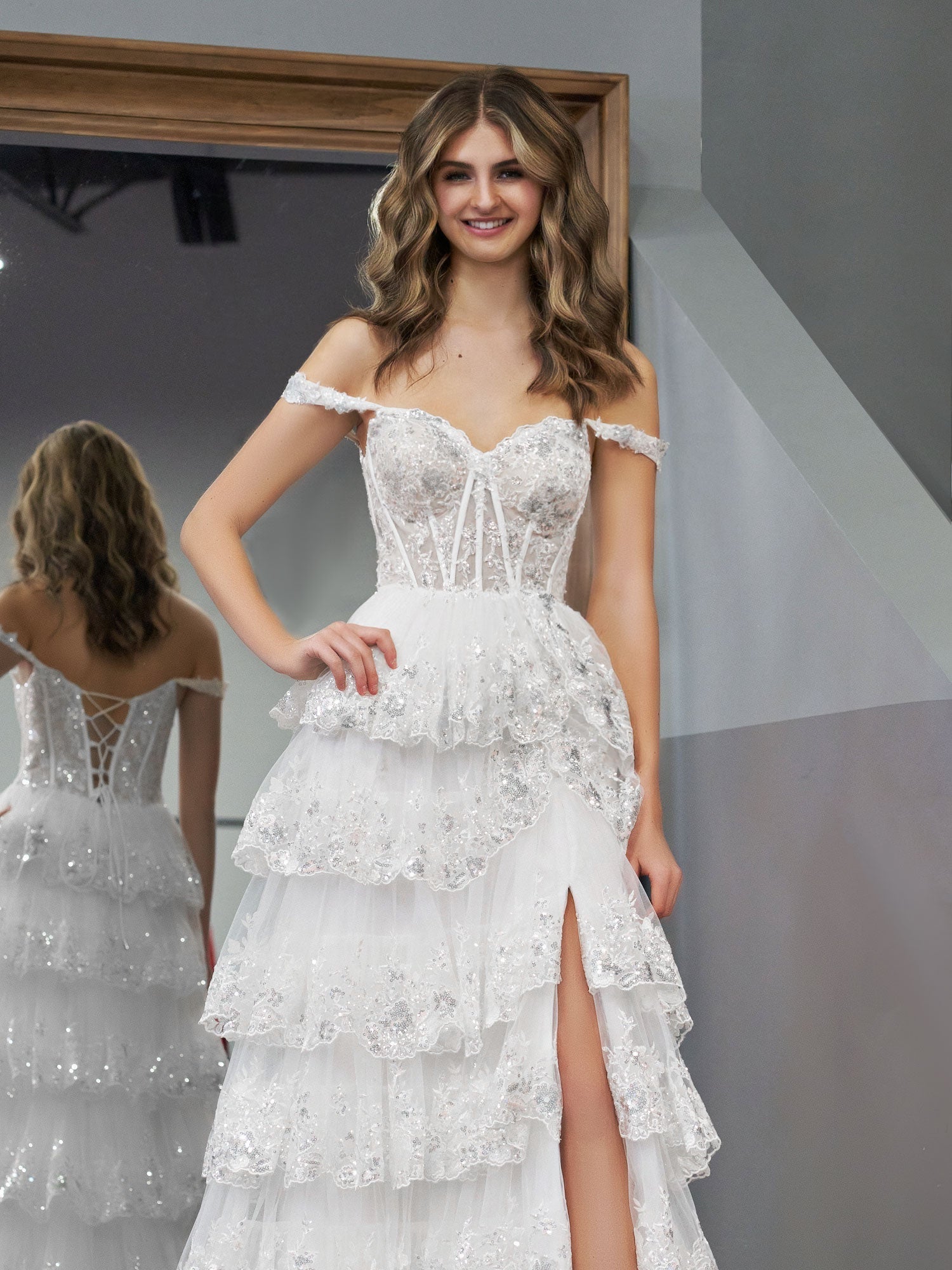 Prinzessinnen-Abendkleid in A-Linie, schulterfrei, weiß, mit Korsett und Spitzenrüschen