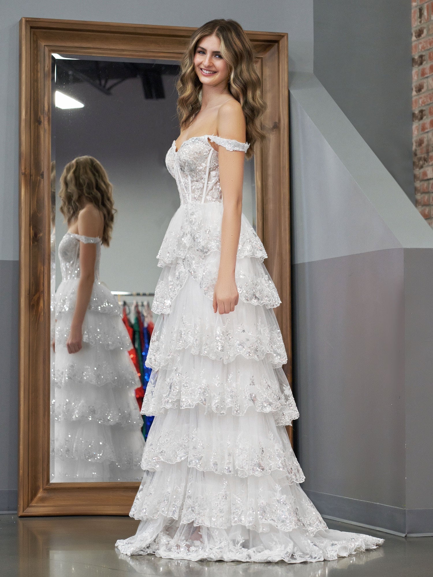 Prinzessinnen-Abendkleid in A-Linie, schulterfrei, weiß, mit Korsett und Spitzenrüschen