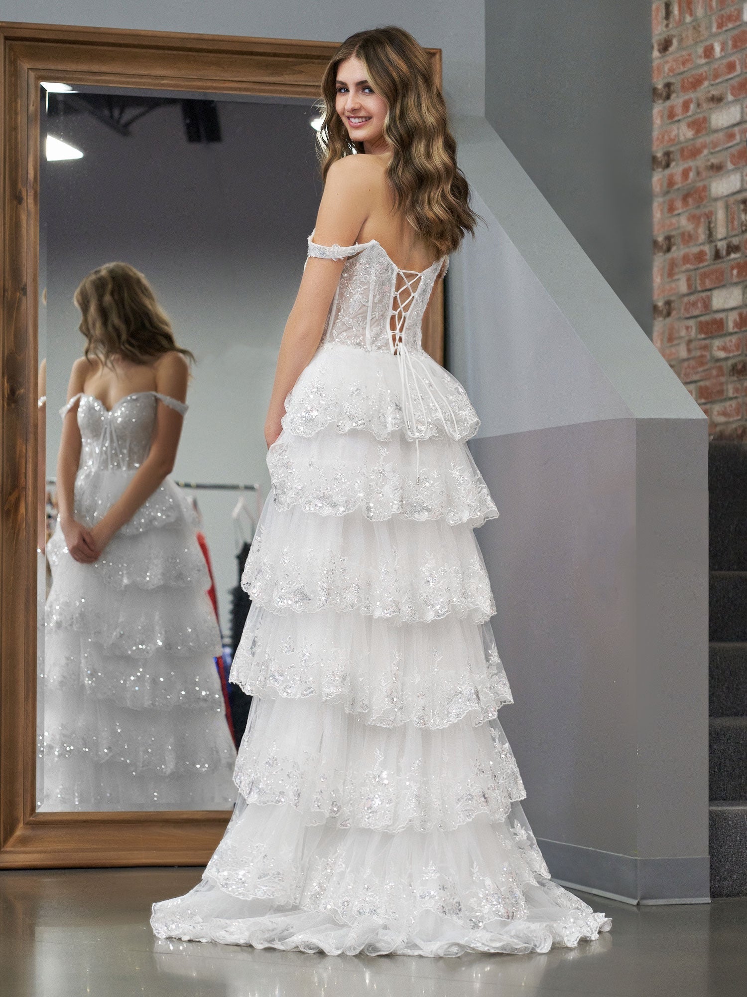 Prinzessinnen-Abendkleid in A-Linie, schulterfrei, weiß, mit Korsett und Spitzenrüschen