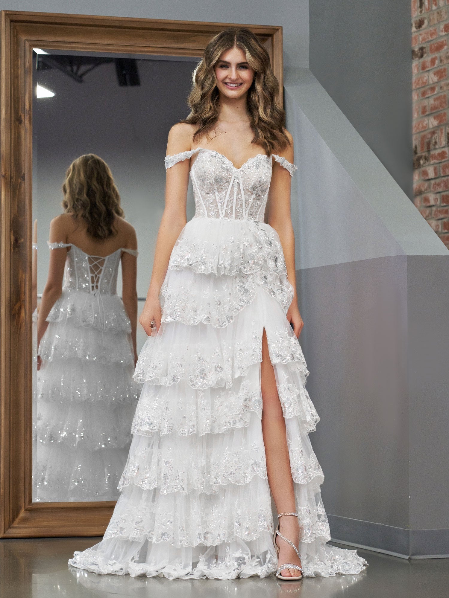 Prinzessinnen-Abendkleid in A-Linie, schulterfrei, weiß, mit Korsett und Spitzenrüschen