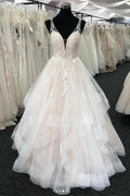 Vestido de novia largo en capas con escote en V y espalda abierta de tul blanco 