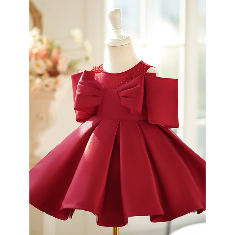 Elegante Kleider für die Erstkommunion und Schönheitswettbewerbe für Babys und Kleinkinder 