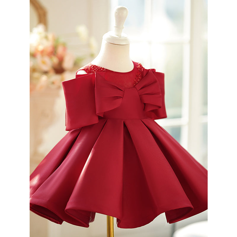 Elegante Kleider für die Erstkommunion und Schönheitswettbewerbe für Babys und Kleinkinder 