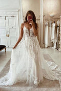 Hermosos vestidos de novia de corte A con tirantes finos y apliques de tul 